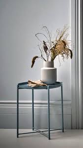 Well Designed Vases On A Simple Sidetable Is Our Favourite Combination Interer Vdohnovenie