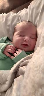 I enjoy watching this so much. My Mamaw Lunsford used to say, "he smiles  like a possum eating saw briars."