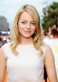 Emma Stone S Strawberry Blonde Emma Stone Hair Emma Stone Side Part Hairstyles