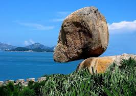 Image result for 摇摇欲坠