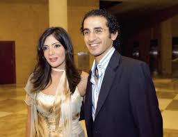 دعم الفنان أحمد حلمي وزوجته الفنانة منى زكي ابنتهما لي لي في مشروعها الجديد الذي افتتحته منذ أيام مستغلة موهبتها في الرسم على الملابس لتفتتح متجراً لها وتبيع منتجاتها الفنية من خلاله. Ù…Ù†Ù‰ Ø²ÙƒÙŠ ÙˆØ£Ø­Ù…Ø¯ Ø­Ù„Ù…ÙŠ Ø¨Ø§Ù†ØªØ¸Ø§Ø± Ù…ÙˆÙ„ÙˆØ¯Ù‡Ù…Ø§ Ø§Ù„Ø«Ø§Ù„Ø« ÙƒÙ„Ø§Ù… Ø§Ù„Ù†Ø§Ø³