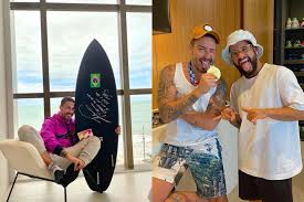 Nascido em penedo, alagoas, carlinhos maia, viu nas redes sociais sua fonte de trabalho e uma forma de ajudar a família e amigos de uma vila na periferia da sua cidade. Czcgux04 7pwqm