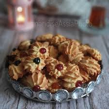 Dans une casserole, mettez la farine, le sucre et le lait. Petits Fours A L Ancienne Gourmandise Assia