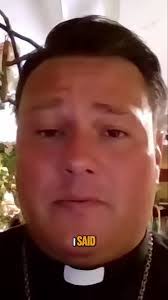 Amanda Henault's Instagram, Twitter & Facebook