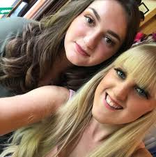 Hello everyone!🥰 I'm planning to come to Costa Rica in December for a few  months, but I have no idea what clothes I should take with me (especially  for the rain and