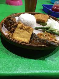 Nasi Pecel Lele Tempe Goreng Indonesian Street Food