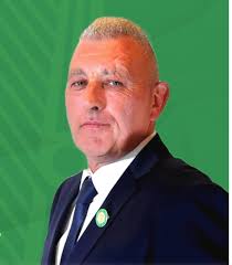 Well now, why would Irish Freedom Party local election candidate Paul  Fitzsimons be carrying a knife to a 'concerned parents' protest?! That  doesn't seem a safe thing to do around women and