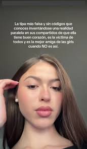 Hillary Ruiz (@Hillary.volcan)