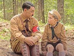 O que se esperava das mulheres na alemanha nazista era que suas vidas girassem em torno de filhos, cozinha e igreja. Jojo Rabbit Satiriza Hitler E A Alemanha Nazista Diario Do Comercio
