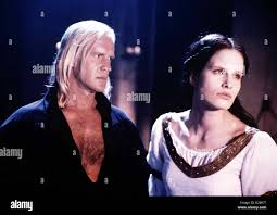 Spaceshift Waxwork Ii: Lost In Time Alexander Godunov, Monika Schnarre Nach  einer Explosion landen Sarah (Monika Schnarre Stock Photo - Alamy