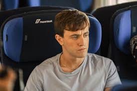 Browse costco's generous selection of gold necklaces for men and women, available in an array of styles and price points. Connell S Chain In Normal People Explained Vox