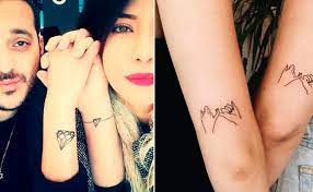 Halten sie sich für ausgefallen und einzigartig? Freundschaftstattoos Ideen Motive Woman At