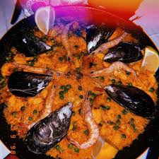 Precioso restaurante en el casco antiguo; Fotos En El Patio De Mariscal