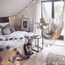 1 lantai 3 & 4 kamar tidur, elegan, klasik, foto, interior, dekorasi, contoh. Klasik Dan Estetik 10 Ide Dekorasi Kamar Tidur Bergaya Hippie Dailysia