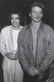 Известна по фильмам «битлджус», «турист поневоле», «тельма и луиза». Geena Davis And Bill Murray In 1990 Oldschoolcool