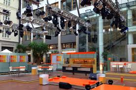 There are still conflicts, but mostly only at second glance. Zdf Hauptstadtstudio Berlin Ick Liebe Dir