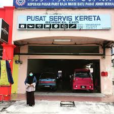 Bengkel Eno membaiki kereta