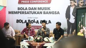 Yg masih penasaran dan belum liat vidionya langsung chat admin yaa vidio sudah mimin share di vvip pink. Apresiasi Lagu Bola Bola Bola Menpora Lagu Ini Alat Pemersatu Bangsa Indonesia Tribunnews Com Mobile