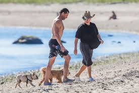 Хью́ майкл дже́кман — австралийский актёр, певец и продюсер. Hugh Jackman 51 Smolders In Shirtless Beach Romp With Swimsuit Clad Wife Deborra Lee Furness 64