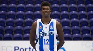 The fc porto team plays games at estadio do dragao, which includes a conference centre, leisure facilities, shopping areas and restaurants. Basquetebol Keven Gomes Renova Contrato Com O Fc Porto Dtudo1pouco