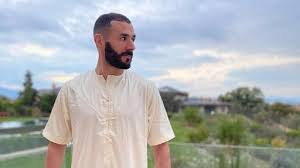 من صام رمضان وأتبعه ستًا من شوال كان كصيام الدهر. Ù…ÙˆÙ‚Ø¹ Ø®Ø¨Ø±Ù†ÙŠ ÙƒØ±ÙŠÙ… Ø¨Ù†Ø²ÙŠÙ…Ø§ ÙŠÙˆØ¬Ù‡ Ø±Ø³Ø§Ù„Ø© ØªÙ‡Ù†Ø¦Ø© Ø¨Ù…Ù†Ø§Ø³Ø¨Ø© Ø¹ÙŠØ¯ Ø§Ù„ÙØ·Ø±