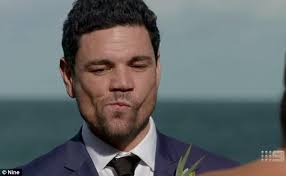 „ich war megaaufgeregt, und ehrlich gesagt war ich einfach nur froh, als ich michelle auf mich zukommen abschrecken ließen sie sich auch von der ernüchternden bilanz der ersten staffel von „hochzeit auf den ersten blick nicht. Why Married At First Sight Bride Lauren Ran Out On Andrew Daily Mail Online