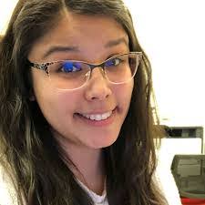 Sara Rojas's Instagram, Twitter & Facebook