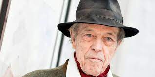 A paris il y a beaucoup de musées, le louvre est un des plus grands et des plus riches musées du monde. Le Comte De Paris Henri D Orleans Est Decede Le Point