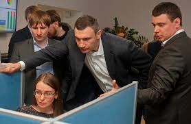 Скачать бесплатно mp3 бондаренко в маєток та родичі у кмда. 2 5 Miljoni Zvernen Na 1551 Svidchat Pro Doviru Kiyan Do Vladi Volodimir Bondarenko