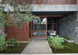 Palinda Kannagara Linear House At Battaramulla Sri Lanka Designboom 02 Courtyard Design House Tropical Architecture
