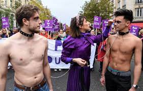 Marie s'infiltre partout, usurpatrice en tout genre, elle s'incruste sans scrupule, pour. Marie S Infiltre L Humoriste Iconoclaste Qui Se Rit De La Pensee Dominante Valeurs Actuelles