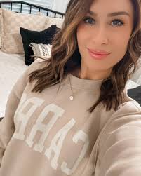 Because CARBS are LIFE🙌 This Abercrombie crewneck was a MUST HAVE, y'all!  I just can't deal with the cute little pretzel addition!!🥨😆 Need one for  yourself or a gift?! Shop this look