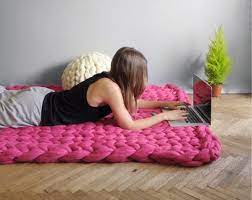diy maxi laine maxi couverture maxi tapis en laine geante le meilleur du diy laine geante couverture tricotee tapis laine