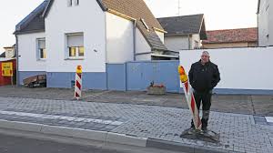 Einige teilnehmer waren gekommen, viele wurden von der anzeige wortwörtlich „angelacht, wie sie erzählten. Stadt Euskirchen Baut Bushaltestelle Unmittelbar Vor Eine Hauseinfahrt Stern De