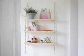 Diy So Baut Man Ein Makramee Regal In 2020 Regal Regal Bauen Regalbretter