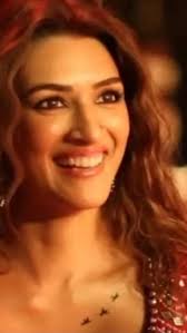 kritisanon X #makeupbyheemadattani Hair by @aasifahmedofficial Assisted by  @ali_hussain_244 #kritisanon #mimi #makeup #paramsundari #glamour  #bollywood #glamoursmakeup #smokeyeyes #kholeyes #dattanisisters #dsisters