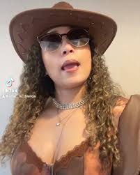 Howl to the moon 🌙