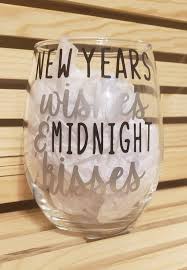 New Years Wishes And Midnight Kisses New Years Eve Wine Glass Etsy In 2020 Wine Glass Crafts Wine Glass Wine Glass Decals