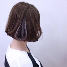 紫のアンサンブルインナーカラー インナーカラー ボブ 髪 色 ヘアスタイリング