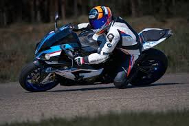 Ich hoffe, dass ich meine privatprobleme bald lösen kann und in der nächsten woche wieder zum deutschkurs komme. Kurven Fahren Mit Dem Motorrad So Geht S Richtig