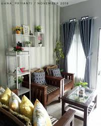 Ruang makan mungil minimalis merupakan salah satu bagian serta ruangan yang penting dari setiap rumah. Desain Ruang Tamu Kecil Pintu Tengah Cek Bahan Bangunan