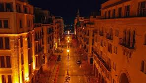 ويشمل قرار حظر التجوال غلق المولات والمطاعم والكافتيريات والمقاهي ودور السينما والمتنزهات وقاعات المناسبات والأعراس والمسابح والقاعات الرياضية وغيرها، فضلا عن منع. Ø­Ø¸Ø± ØªØ¬ÙˆØ§Ù„ ÙÙŠ Ù„Ø¨Ù†Ø§Ù† Ù„Ù…Ø¯ Ø© Ø³Ø§Ø¹ØªÙŠÙ† ÙˆØ§Ù„Ù„Ø¨Ù†Ø§Ù†ÙŠÙˆÙ† ÙŠØ³ØªÙ‡Ø²Ø¦ÙˆÙ† Ø§Ù„Ù†Ù‡Ø§Ø±