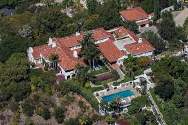 Bezos is paying $165 million for a beverly hills. Amazon Ceo Find S Homes In Prime Locations Lee Pagani Deborah Emello