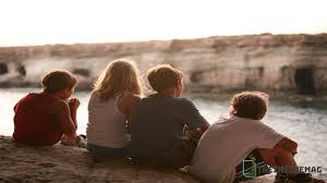 Tangisku menghiasi jalan perpisahan ini 25 Puisi Perpisahan Sahabat Guru Sekolah Terbaru