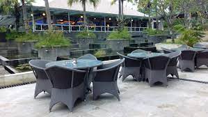Its located in the middle of many tourist destinations in the western semarang region, including kreo cave, sentosa stable, ngrembel fishing, lakers bsb clubhouse, mijen karetan market, tinjomoyo tourism forest & riverwalk boja. Daftar Menu Dan Lokasi Lakers Resto Semarang Resto Favorit Langganan Keluarga Yang Siap Untuk Dicoba Daka Tour