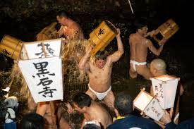 日本三大裸祭り】：岩手「黒石寺の蘇民祭」・岡山「西大寺会陽」・福島「金沢の羽山ごもり」：裸体から立ちのぼる湯気…厳冬の熱い奇祭 | nippon.com