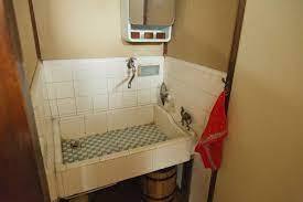 料理家と建築デザイナーが選んだ 昭和レトロな一軒家 三鷹 みんなの部屋 東京r不動産 roomie ルーミー レトロ 洗面台 サツキとメイの家