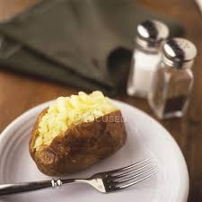 Ingredienti per 5 persone 800 gr patate 100 gr burro sale poco pepe. Spalato Di Patate Al Forno Con Burro Non Pelati Patata Stock Photo 151213120