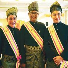 Darjah kebesaran mahkota pahang yang amat dihormati. Pahang Siasat Penganugerahan Gelaran Darjah Indera Mahkota Pahang Boy Iman