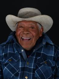 📌 Rehabilitación completa mucosoportada ✓ Protocolo clínico integral:  Cucharillas individuales → sellado periférico con modelina → impresión  funcional → ensocalado → enfilado → procesado final. ➡️ El resultado:  soporte labial y de